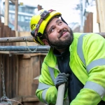 IWB Netzmonteur auf der Baustelle.
