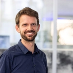 IWB Key Account Manager im Büro.