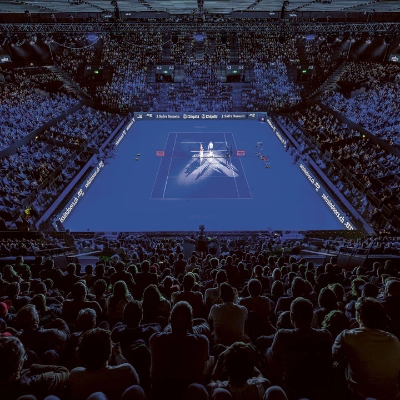 Der Centre Court der Swiss Indoors in der St. Jakobshalle vor vollbesetzten Rängen