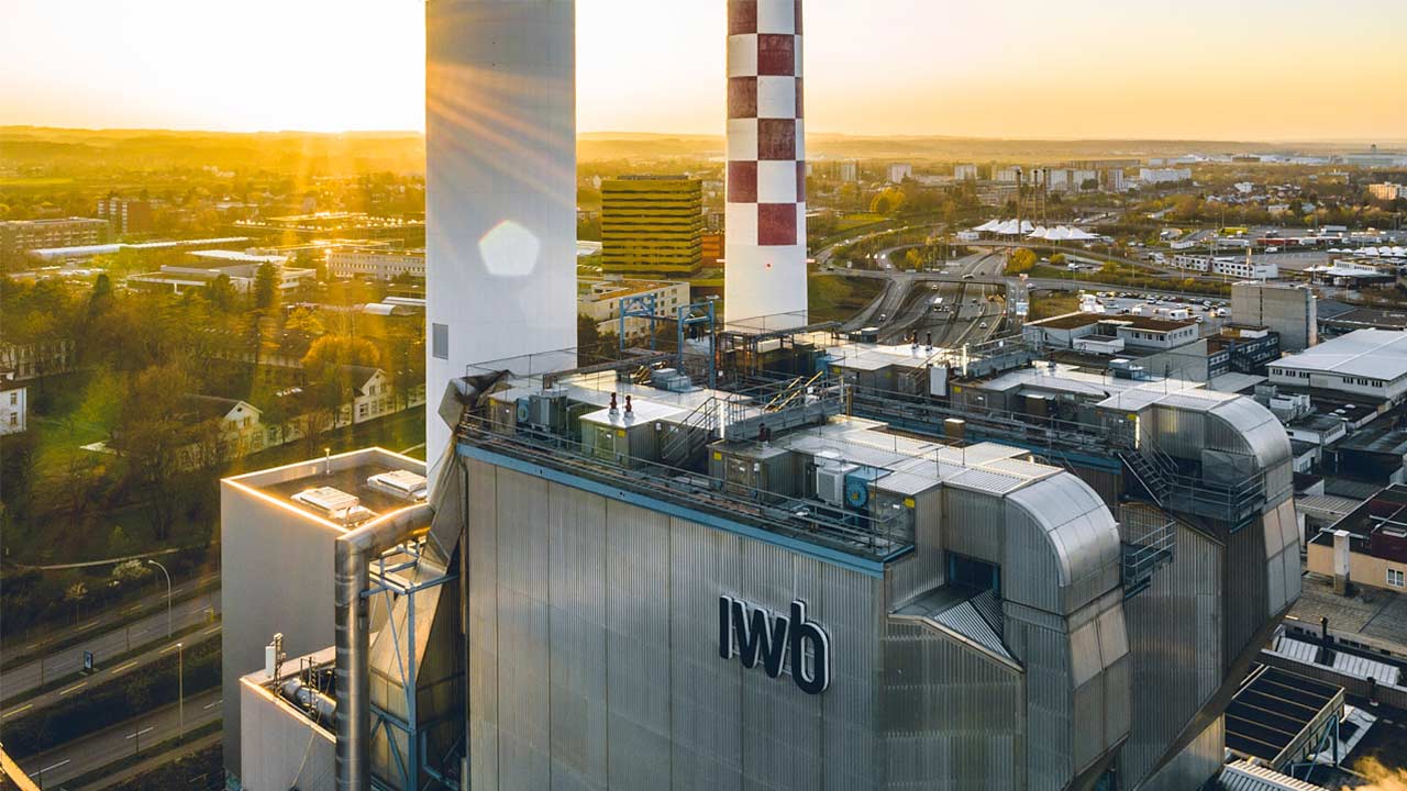 KVA Basel bei Sonnenuntergang