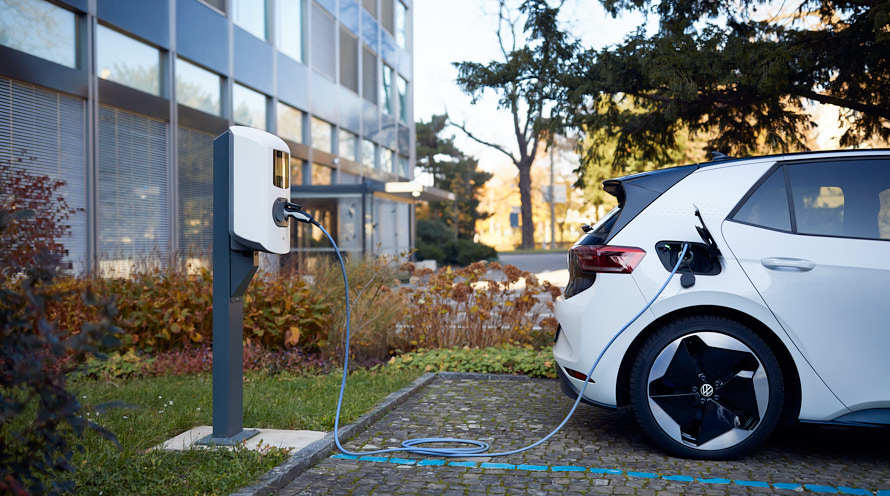 Auto an einer Ladestation