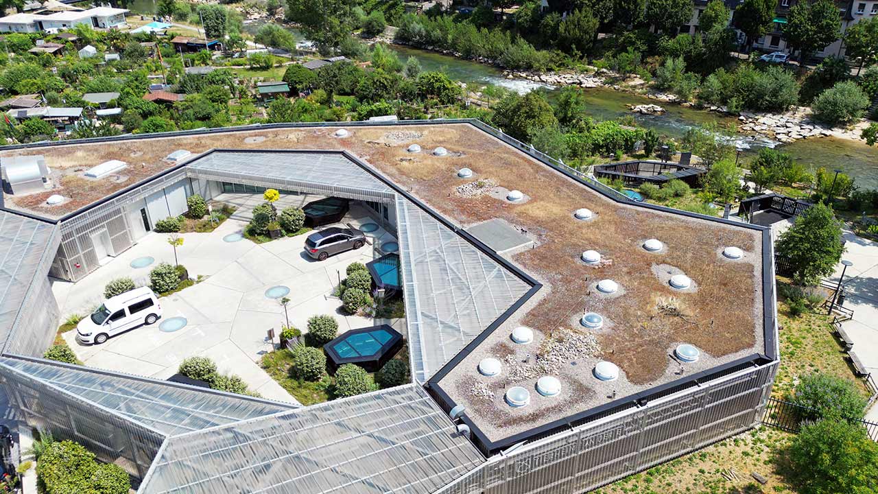 Drohnenbild: das Tierheim beider Basel von oben